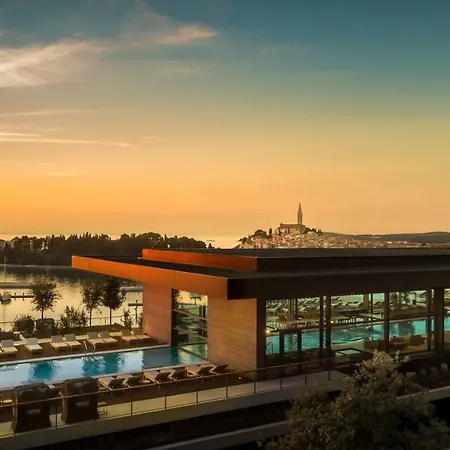 Grand Park Hotel 5*